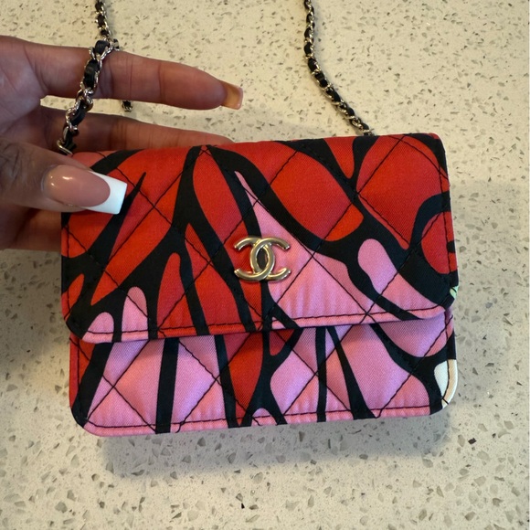 Chic Pink and Red Patterned Women's Bag - Picture 1 of 4